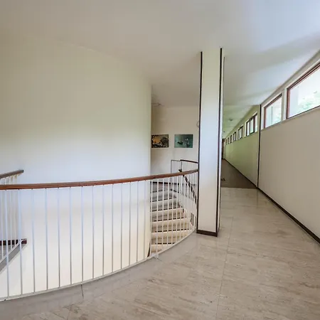 Garda Panoramic House アパート *